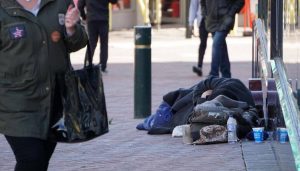 Κατέσχεσαν το sleeping bag άστεγου και λίγες μέρες μετά πέθανε από το κρύο (pics)