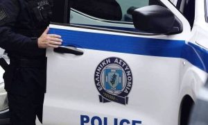 Στο δόκανο της ΕΛ.ΑΣ. 23 άτομα για παράνομο τζόγο: Έκαναν έφοδο σε παράνομο καζίνο στην Καλλιθέα