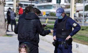 Προσοχή! Η πρόταση για την αποφυγή νέας έκρηξης κρουσμάτων και ο «κόφτης» στα SMS