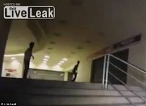 Έσπασε το πόδι του μετά από άλμα με το σκειτμπορντ (video)