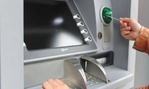 Προσοχή! Έτσι κλέβουν πανεύκολα το PIN και την κάρτα σας από το ΑΤΜ