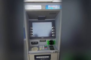 Δείτε πως πειράζουν τα ΑΤΜ και κλέβουν λεφτά από τους λογαριασμούς! (video)