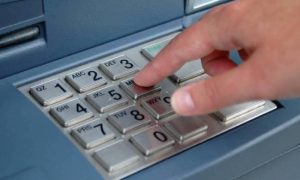 Capital Controls: Τι αλλάζει σε εμβάσματα, δάνεια και αγορές μέσω internet