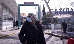 Κοροναϊός στην Ελλάδα: Πανικός μετά το πρώτο κρούσμα – Αδειάζουν ράφια των σούπερ μάρκετ στη Θεσσαλονίκη