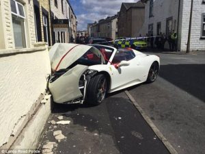 Τράκαρε την νοικιασμένη Ferrari αξίας 240.000 δολαρίων! (photo)