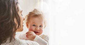 Τι συμβαίνει στα μωρά όταν κάνεις ότι καταλαβαίνεις την (ακαταλαβίστικη) γλώσσα τους