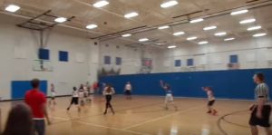 Μια 11χρονη πέτυχε το Buzzer Beater της χρονιάς (video)
