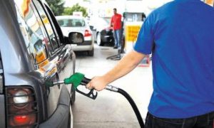 Επικό! Έβαλε 40 ευρώ βενζίνη – Δεν φαντάζεστε με ποιον τρόπο πλήρωσε (video)