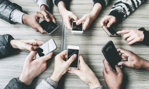 Είστε εθισμένοι με το κινητό; Κάντε το τεστ των 15 ερωτήσεων και θα δείτε!