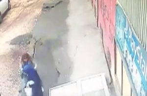Υποχώρησε ο δρόμος και ‘κατάπιε’ δύο γυναίκες