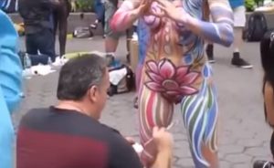 Η χαρά του… Bodypainting, στο φεστιβάλ της Νέας Υόρκης (Video)