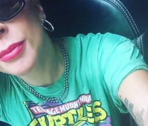 Η Lady Gaga τραγουδάει το… Happy Birthday στον φωτογράφο της (video)
