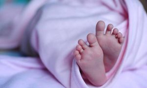 Ανείπωτη τραγωδία στην Εύβοια: Νεκρό βρέφος 10 μηνών από ηλεκτροπληξία