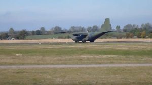 Παραλίγο… ανώμαλη προσγείωση για C-130 (video)