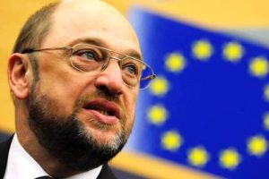 Ωμός εκβιασμός Σουλτς: Αν η Ελλάδα ψηφίσει «όχι» βγαίνει από το ευρώ