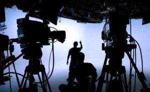 Σκάει «βόμβα»! Επιστρέφει διάσημη σειρά στην τηλεόραση (photos)