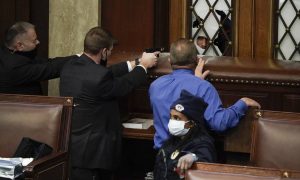 Χάος στις ΗΠΑ: Σοκ από την εισβολή στο Καπιτώλιο – Τέσσερις οι νεκροί