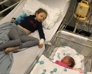 Συγκλονιστικό: Νεκρή 6χρονη 5 μέρες μετά την γέννηση της αδερφής της – Η σπάνια ασθένεια (photos)