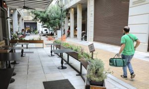 Νέα μέτρα: Τι αλλάζει στο ωράριο εργασίας στο Δημόσιο και λειτουργίας των εμπορικών καταστημάτων
