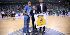 Δείτε τη βράβευση του Διαμαντίδη από την Μακάμπι (vid)