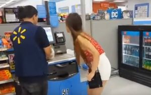 Νεαρός ενεργοποιεί το παντελόνι με… δόνηση της κοπέλας του μέσα σε κατάστημα (Video)