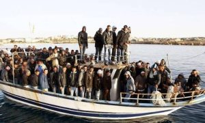 Ρεντσι: Δύο πλοιάρια με 400 μετανάστες κινδυνεύουν στη Μεσόγειο