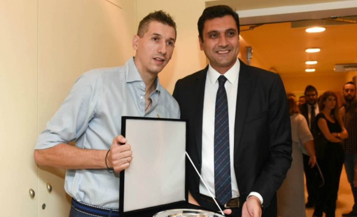 Το δώρο της Εφές στον Διαμαντίδη (pic)