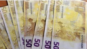 Από την 1η Ιουνίου οι μειώσεις σε μισθούς και συντάξεις