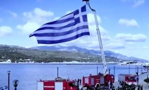 1821-2021: Γαλανόλευκη υπερηφάνεια σε κάθε γωνιά της Ελλάδας (vid)