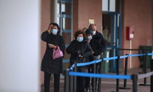 Αναστολή εμβολιασμών σε Αττική και Εύβοια και την Τετάρτη