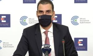 Ούτε στους τέσσερις… Στους 3 μήνες η αναμνηστική τρίτη δόση (Vid)