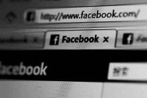 Η ύποπτη ιστορία με το «φάντασμα του Facebook» (photos)