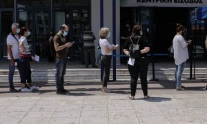 Υποχρεωτικός εμβολιασμός: Ποιες κοινωνικές ομάδες θα αφορά μετά τους υγειονομικούς;