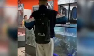 Δεν υπάρχει! Της έκανε πρόταση, αρνήθηκε και πέταξε το δαχτυλίδι