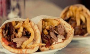Άμα τρώτε αυτό μετά το σουβλάκι δεν θα παχύνετε ποτέ (video)