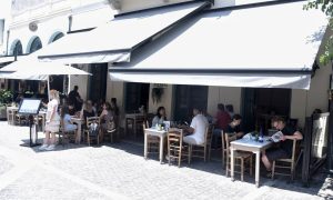 Νέα μέτρα από τους λοιμωξιολόγους: Μάσκες παντού (ξανά) και προνόμια μόνο για εμβολισμένους