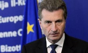 Κινδυνολογία Έτινγκερ για παράλληλο νόμισμα στην… «αφερέγγυα» Ελλάδα