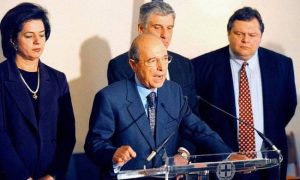Σημίτης, Βενιζέλος, Παπαντωνίου και Βάσω καταθέτουν για τα εξοπλιστικά