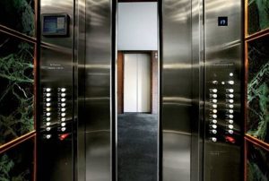 Έχεις αναρωτηθεί ποτέ γιατί τα ασανσέρ έχουν καθρέφτες;