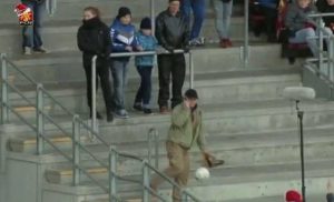 Τρομάρα σου, ήθελες και τακουνάκι (Video)