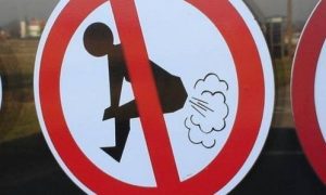 Απίστευτο! Συμβούλιο διεκόπη επειδή κάποιος αερίστηκε και δεν μπορούσαν να αναπνεύσουν! (photos)