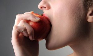 Πέντε φρούτα που πρέπει να αποφύγετε στη δίαιτα (video)
