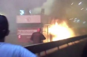 Έβαλε φωτιά στο πούλμαν της ομάδας του
