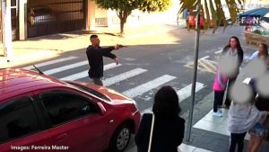 Μητέρα έσωσε παιδιά από ληστεία ακινητοποιώντας τον κλέφτη (video)