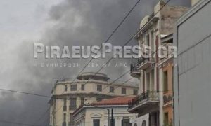 Μεγάλη φωτιά σε ισόγειο χώρο στον Πειραιά