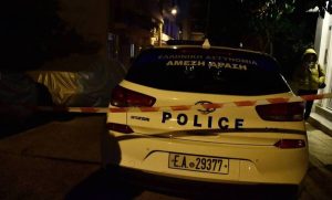 Συναγερμός για ομηρία στον Άγιο Παντελεήμονα! Ανδρας απειλεί να σκοτώσει τη σύντροφό του (Vid)