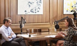 Παγκόσμια Ημέρα Ατόμων με Αναπηρία: Podcast Μητσοτάκη με τη μητέρα του αυτιστικού Γιάννη