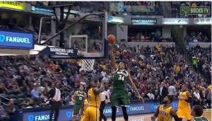 Air… Giannis με το κάρφωμα της χρονιάς απ’ τη γραμμή των βολών (video)