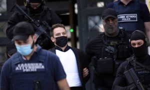 Δολοφονία Καρολάιν: Πώς είναι σήμερα η σχέση του 32χρονου πιλότου με την οικογένειά του;