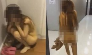 Γυναίκα πιάνει τον άντρα της στο κρεβάτι με άλλη και την πετάει   στο δρόμο γυμνή (vid)